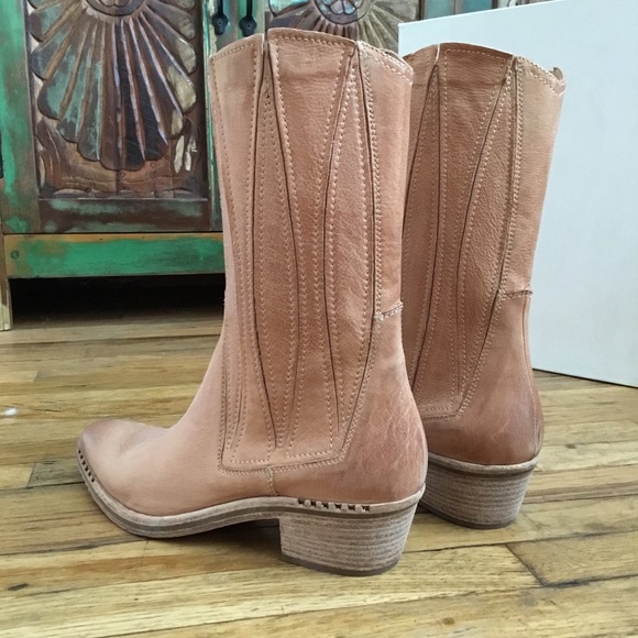 NIB Caria Italian Leather boots - Picture 8 of 14